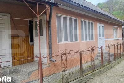 Casă cu 3 camere cu Teren 1200 Mp în Unguraș