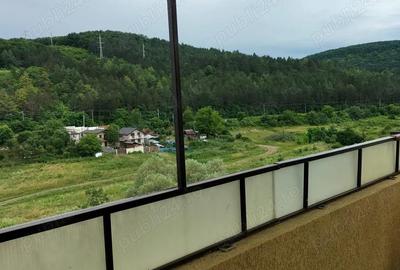 Apartament cu 3 camere semidecomandat în Central - 1