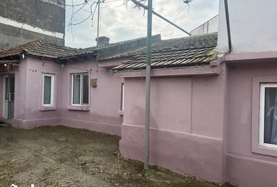 Casă cu 4 camere cu Teren 180 Mp în Central - 1