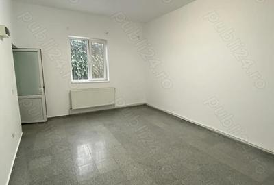 Spațiu comercial, de 25 mp, în Central - 3