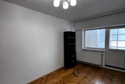 Apartament cu 3 camere decomandat în Calea București - 2