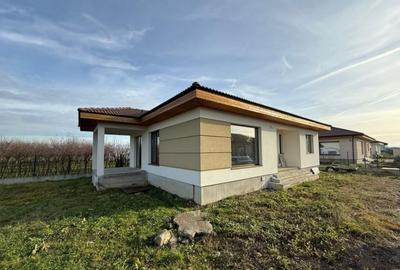 Casă cu 4 camere cu Teren 480 Mp în Săsar - 2