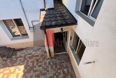 Casă individuală cu 4 camere cu Canalizare în Domenii - 1