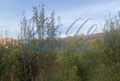 Teren de 1900 mp, în Central