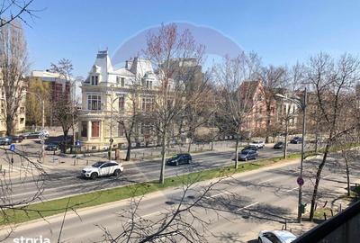 Apartament cu 4 camere decomandat în P-ța Victoriei - 2