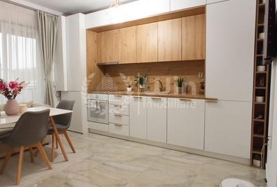Apartament cu 3 camere semidecomandat, mobilat în Iris