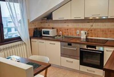 Apartament cu 2 camere decomandat, mobilat în Central