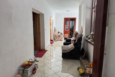 Casă cu 5 camere cu Teren 2984 Mp în Boldur