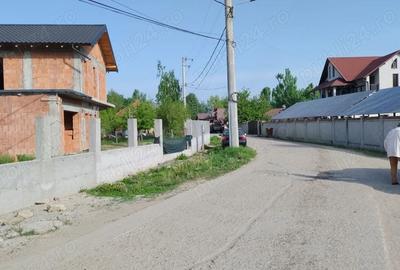 Teren de 2200 mp, în Olteni