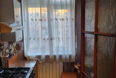 Apartament cu 2 camere decomandat în Precista