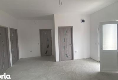 Casă cu 4 camere cu Teren 275 Mp în Lumina