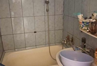 Inchiriez apartament ora? Petro?ani - 2