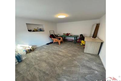 Casă cu 9 camere cu Teren 1134 Mp în Golești - 8