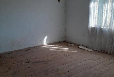 Casă cu 2 camere cu Teren 3100 Mp în Bunești (Mălureni) - 3