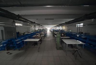 Spațiu industrial, de 850 mp, în Est - 34