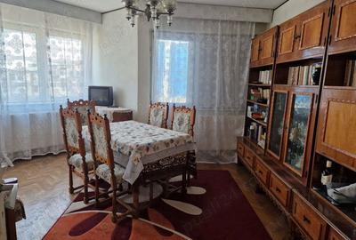 Apartament cu 3 camere decomandat în Drăgășani - 1