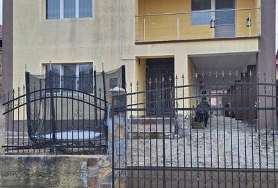 Casă individuală cu 4 camere cu Teren 100 Mp în Central - 2