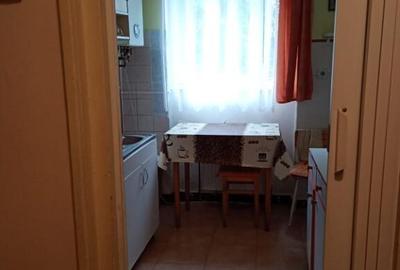 Enescu, zona Albina, 2 camere, decom., etaj 1 - 2