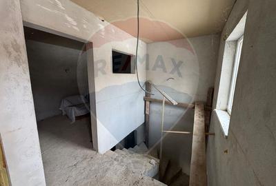 Casă cu 6 camere cu Teren 1263 Mp în Dărmănești - 41