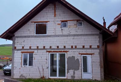 Casă cu 5 camere cu Teren 1000 Mp în Ceuaș - 4