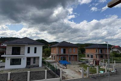 Casă cu 4 camere în Central