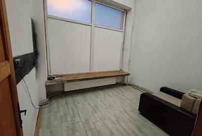 Spațiu comercial, de 48 mp, în Central - 4