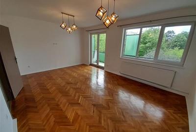 Apartament cu 3 camere decomandat, mobilat în Central