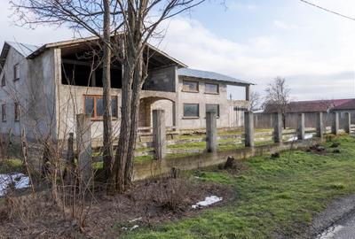 Casă individuală cu 5 camere cu Teren 1487 Mp în Tătăranu - 2