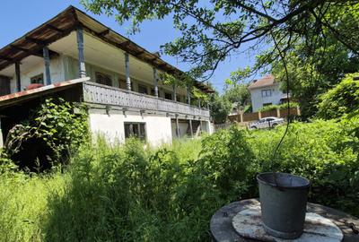 Casa tradi?ionala ?i teren generos, in comuna Dragu?e - 3