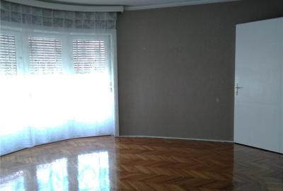 Spațiu comercial, de 143 mp, în Central - 9