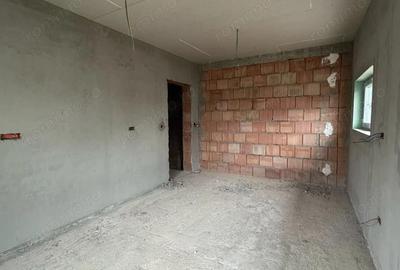 Casă cu 3 camere cu Teren 657 Mp în Moșnița Veche