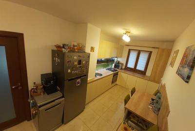 Apartament cu 4 camere semidecomandat, mobilat în Pantelimon