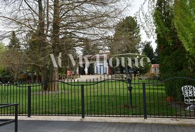 Vila unica pe malul Lacului Snagov, piscina si garaj ambarcatiuni, teren 1750 mp - 2