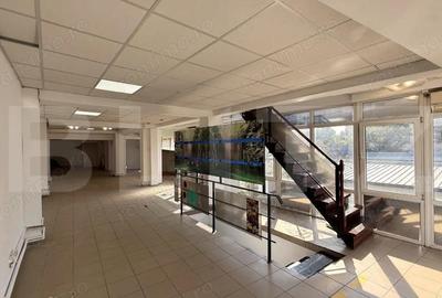 Spațiu comercial, de 308 mp, în Central - 9