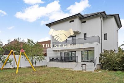 Casă individuală cu 9 camere în Central