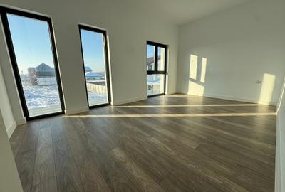 Casă cu 4 camere cu Canalizare în Exterior Est - 25