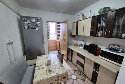 Apartament 2 camere, decomandat, str. Zambilelor - 4