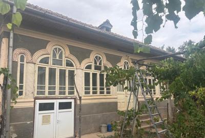Casa recent renovata, 2023 mp teren, comuna Leu