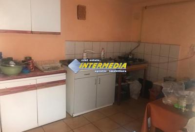 Casă individuală cu 3 camere decomandat cu Canalizare în Central - 2