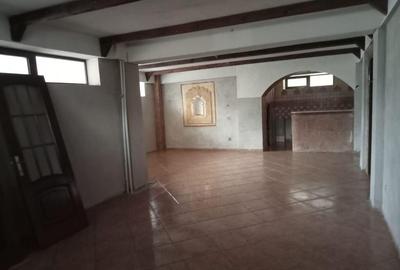 Casă cu 4 camere cu Teren 500 Mp în Bd. Coșbuc - 11