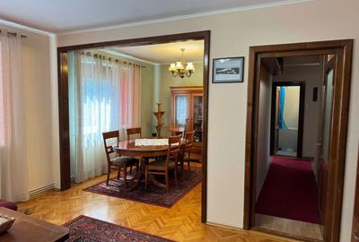 Apartament cu 4 camere decomandat în Central - 3