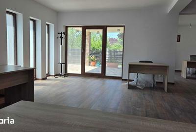 Apartament cu 4 camere decomandat în Central - 4