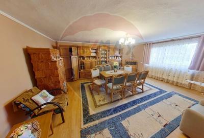 Casă cu 4 camere cu Teren 900 Mp în Est - 2