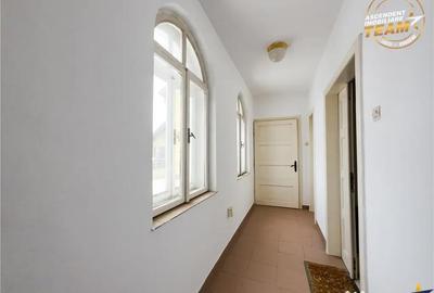 Spațiu comercial, de 566 mp, în Central - 12