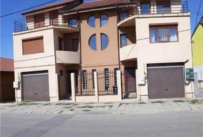 De inchiriat jumatate de duplex zona Calea Girocului