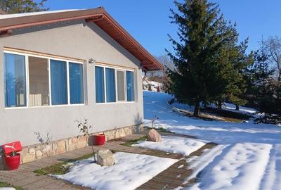 Casă cu 4 camere în Central - 2