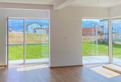 Casă individuală cu 4 camere cu Canalizare în Cristian