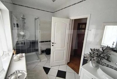 Casă cu 15 camere cu Teren 2000 Mp în Micro 6 - 11