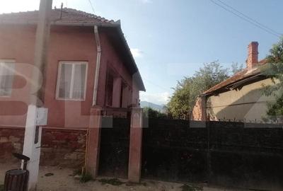 Casa 85 mp, 3 camere, baie 1000 mp teren, in Sard