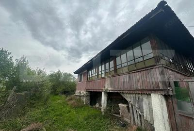 Casă cu 3 camere cu Teren 2077 Mp în Central - 1